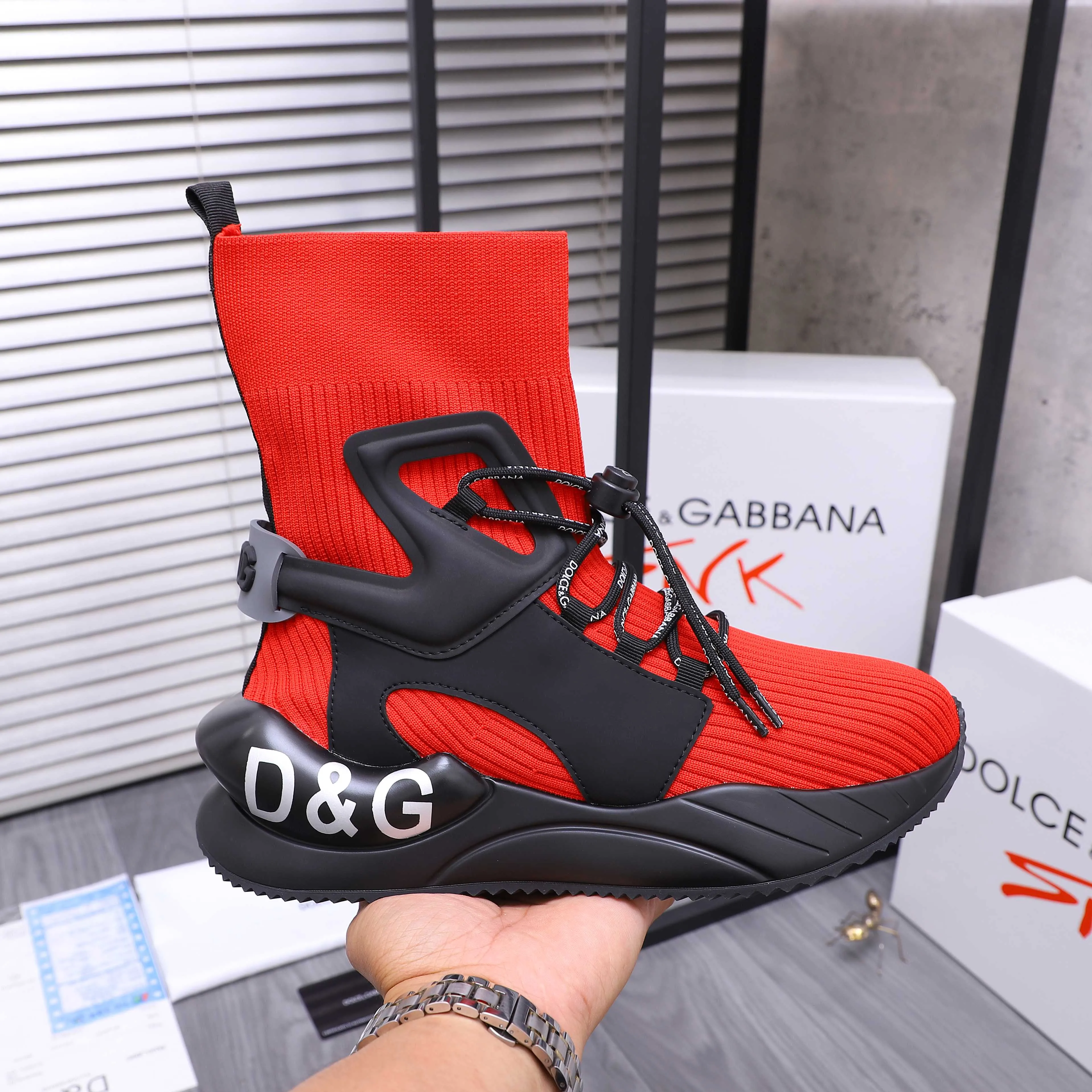 Men's shoes 💰442 Product trademark: DG (Dolce & Gabbana) casual shoes for couples. Regular size: 36-46 (45.46 is custom-made and non-returnable) Product materials: Selected knitted breathable spliced ​​cowhide upper, cowhide insole, original outsole